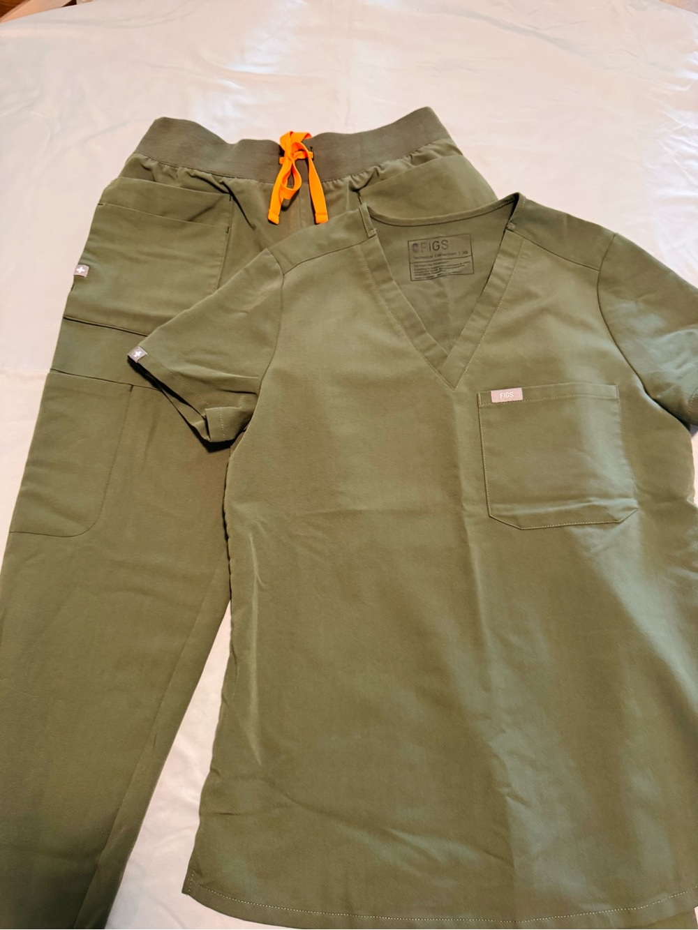 FIGS XS Olive Green Catarina Scrub top and XS jogger Pants